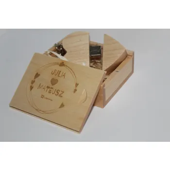 Pendrive  32 Gb Serce Beż z Grawerem w Cenie